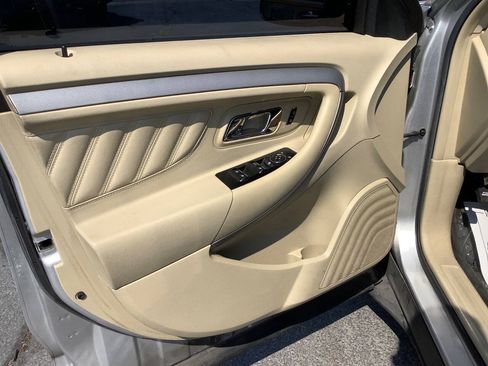 Used 2016 Ford Taurus SE FWD image 27