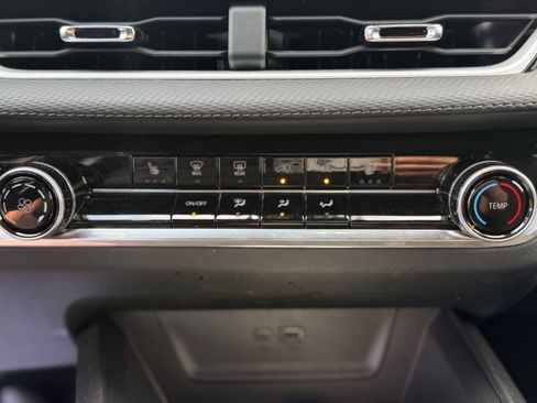 Used 2025 Chevrolet Equinox LT image 16