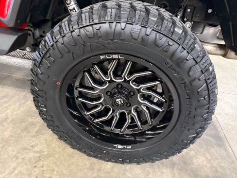 Used 2025 Jeep Gladiator Sport image 31