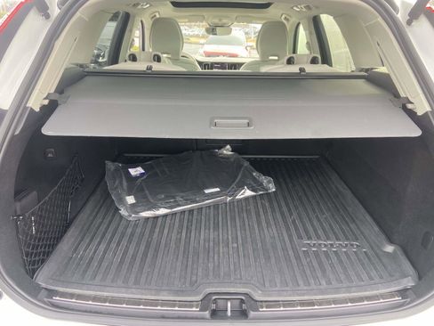 Certified 2023 Volvo XC60 B5 Ultimate w/ Climate Package image 12