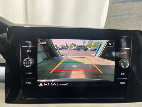 New 2025 Volkswagen Taos SE image 18