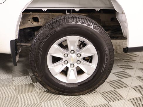 Used 2021 Chevrolet Silverado 1500 LT AWD/4WD image 18