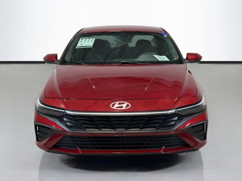 Used 2024 Hyundai Elantra SE FWD image 2