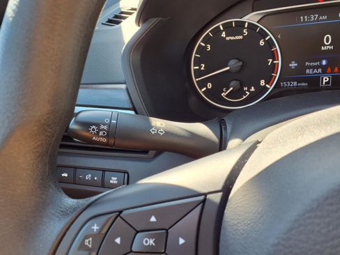 Used 2025 Nissan Altima 2.5 SV FWD image 12