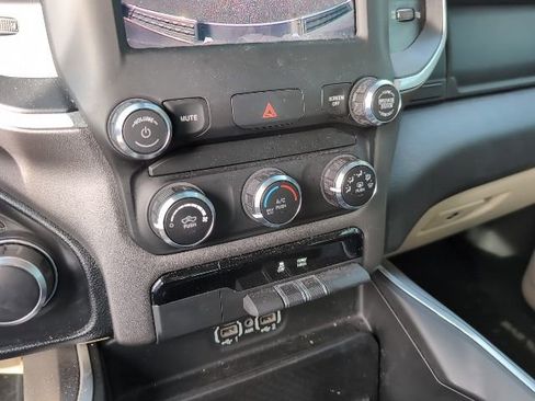 Used 2021 RAM 1500 2WD Crew Cab image 17