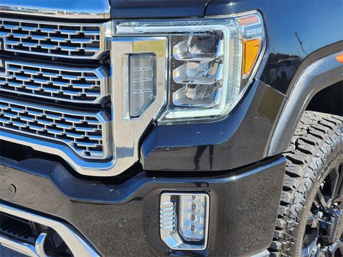 Used 2022 GMC Sierra 3500 Denali w/ Denali Black Diamond Edition image 9