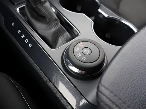 Used 2018 Ford Explorer XLT image 27