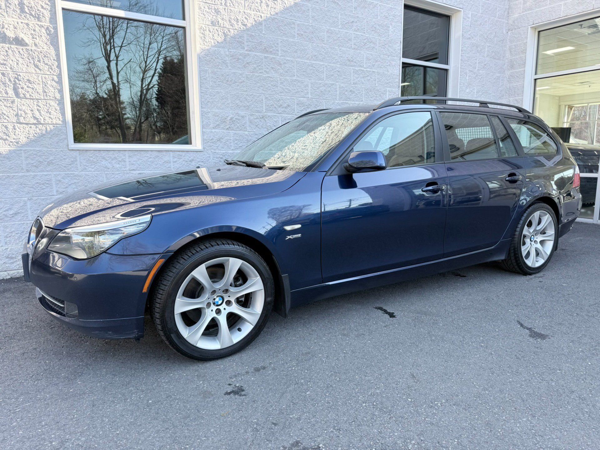 Used 2009 BMW 535i xDrive Wagon AWD/4WD image 3