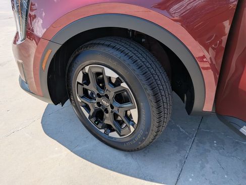 Certified 2025 Kia Sorento S AWD/4WD image 37