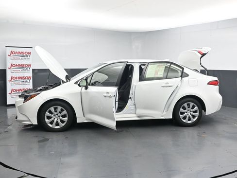Used 2022 Toyota Corolla LE FWD image 45