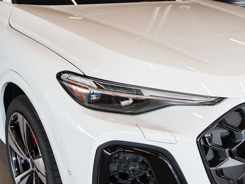New 2025 Audi SQ5 Prestige image 27