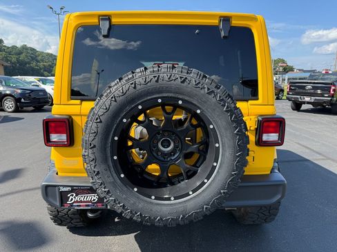 Used 2019 Jeep Wrangler Unlimited Sahara w/ Uconnect 4C Nav & Sound Group AWD/4WD image 6