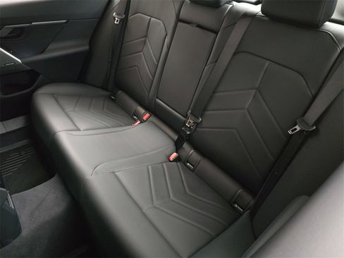 Used 2025 BMW 530i xDrive w/ M Sport Package image 18