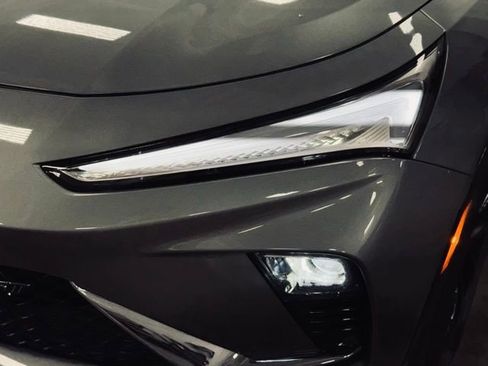 Used 2025 Buick Envista Sport Touring image 2