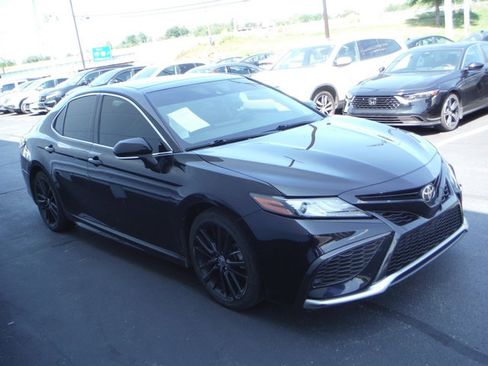 Used 2021 Toyota Camry XSE FWD image 6