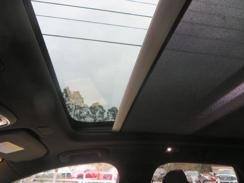 Used 2018 Volvo XC60 T6 Momentum w/ Convenience Package image 24