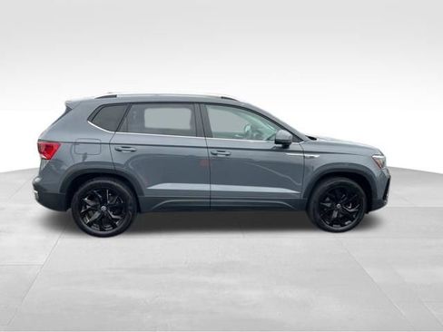Used 2023 Volkswagen Taos SE w/ Panoramic Sunroof Package AWD/4WD image 8