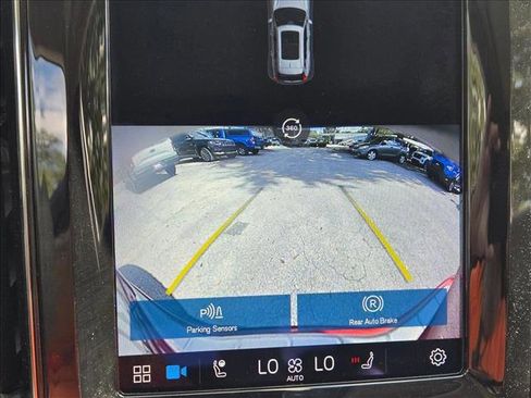 Used 2022 Volvo XC60 T8 Inscription w/ Advanced Package image 12