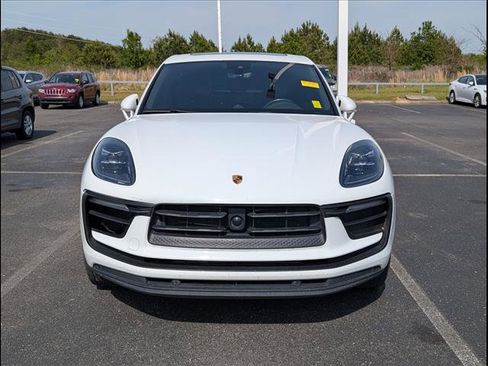 Used 2023 Porsche Macan image 3