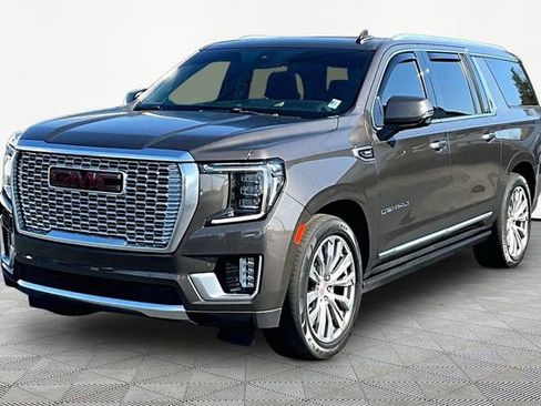 Used 2021 GMC Yukon XL Denali w/ Denali Ultimate Package image 3