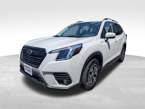 Used 2023 Subaru Forester Premium AWD/4WD image 3