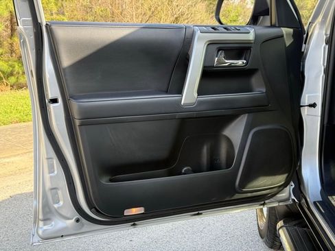 Used 2022 Toyota 4Runner SR5 Premium image 22