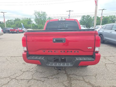Used 2016 Toyota Tacoma TRD Sport w/ Towing Package AWD/4WD image 5