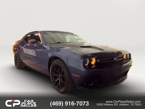 Used 2019 Dodge Challenger SXT RWD image 2