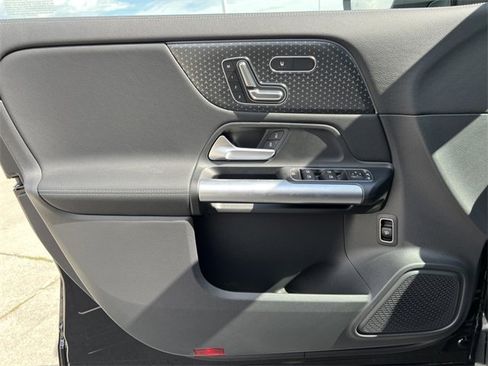 Used 2025 Mercedes-Benz GLA 250 4MATIC image 12