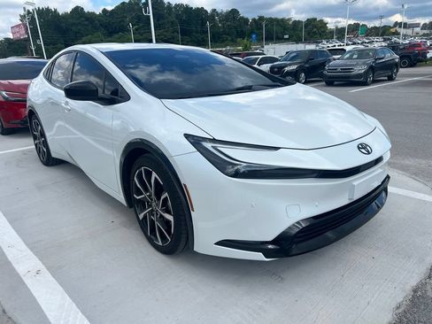 Used 2025 Toyota Prius Plug-In Hybrid FWD image 2