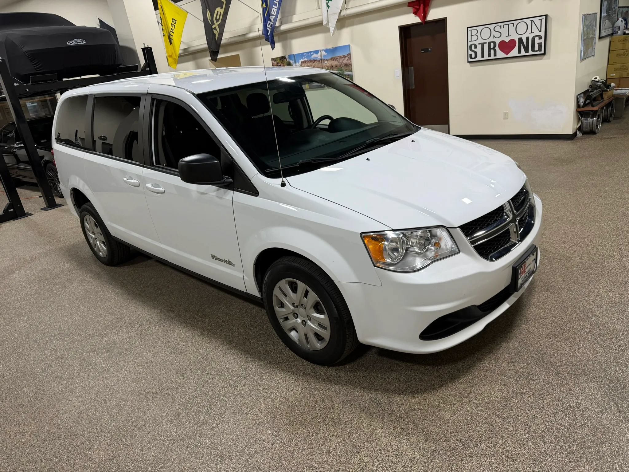 Used 2018 Dodge Grand Caravan SE FWD image 14