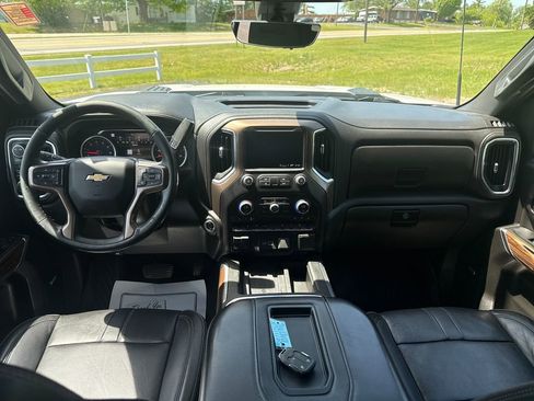 Used 2022 Chevrolet Silverado 2500 High Country w/ Technology Package AWD/4WD image 5