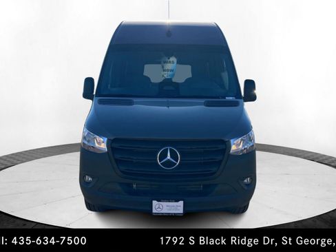 Used 2025 Mercedes-Benz Sprinter 2500 image 8