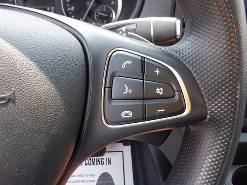 Used 2023 Mercedes-Benz Metris image 13