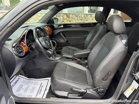 Used 2013 Volkswagen Beetle 2.5 Fender FWD image 4
