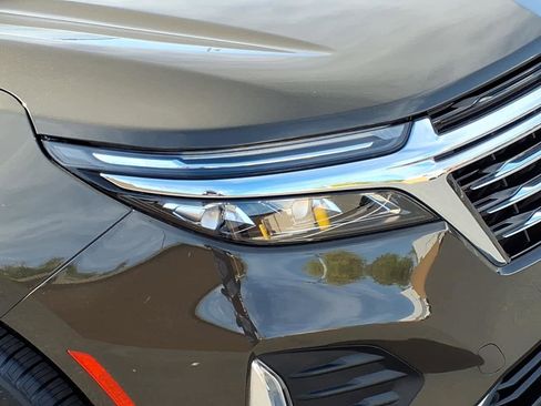 Used 2024 Chevrolet Equinox Premier image 9