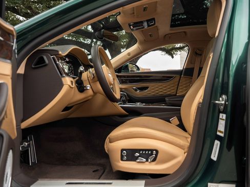 Used 2023 Bentley Flying Spur W12 image 21