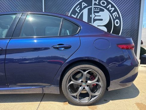 Used 2018 Alfa Romeo Giulia Ti Sport w/ Quick Order Package 22S Sport AWD/4WD image 13