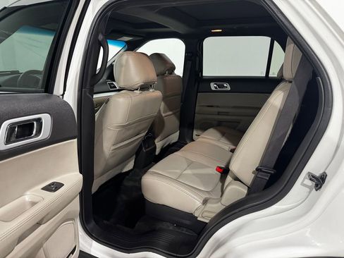Used 2015 Ford Explorer XLT w/ Equipment Group 202B AWD/4WD image 20