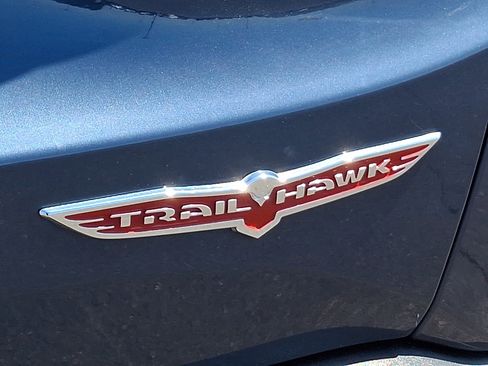 Certified 2022 Jeep Renegade Trailhawk AWD/4WD image 31