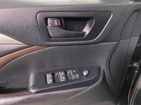 Certified 2017 Toyota Highlander Plus AWD/4WD image 23