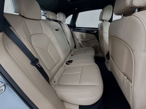 Certified 2025 Porsche Macan image 30