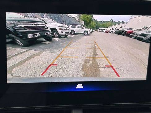 Used 2025 Chevrolet Trax LT FWD image 21