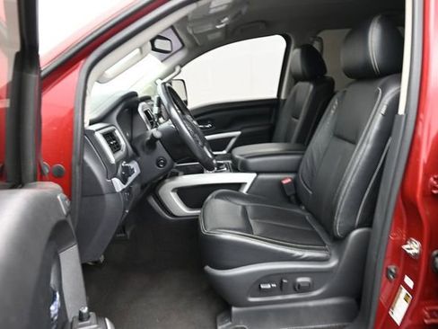 Used 2018 Nissan Titan PRO-4X w/ Pro-4x Convenience Package AWD/4WD image 41