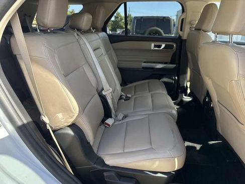 Used 2023 Ford Explorer XLT w/ Equipment Group 202A RWD image 10