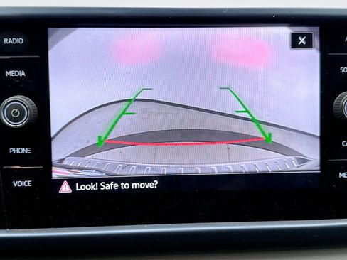 Used 2022 Volkswagen Taos SE image 10