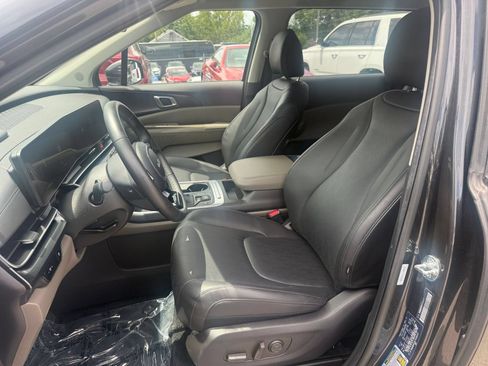 Used 2026 Kia Carnival FWD image 34