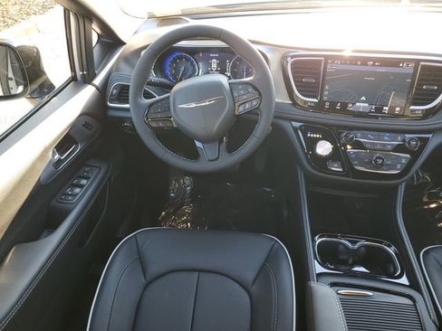 New 2026 Chrysler Pacifica Limited w/ S Appearance Package image 18