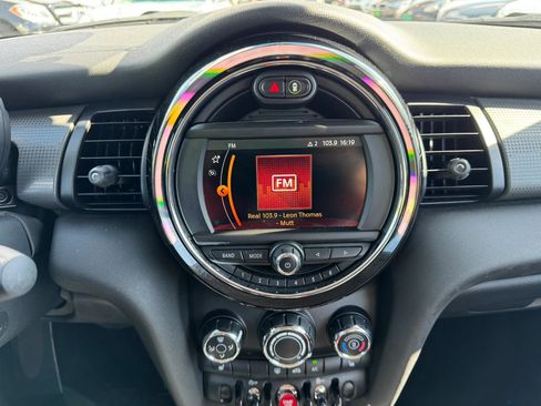 Used 2021 MINI Cooper 2-Door Hardtop FWD image 13
