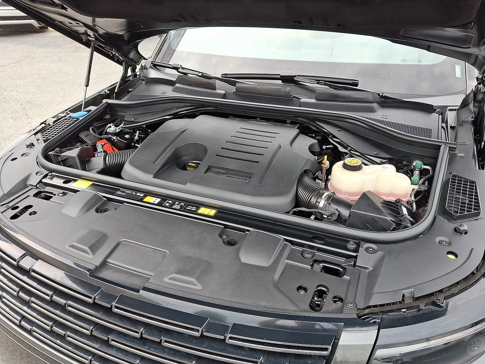 Certified 2026 Land Rover Range Rover SE AWD/4WD image 21